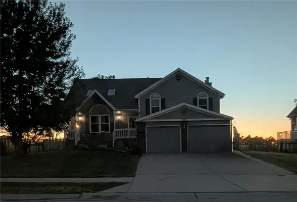 1628 NE Auburn Drive, Lee's Summit, MO 64086