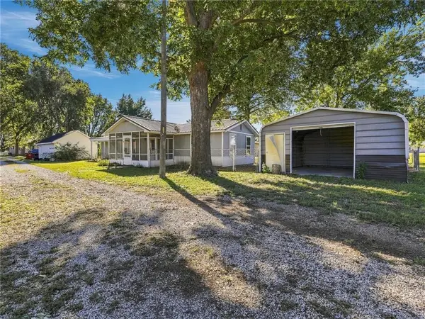 302 1/2 S Bissell Street, Orrick, MO 64077