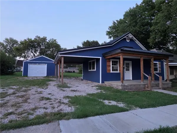 221 E 2nd Avenue, Garnett, KS 66032