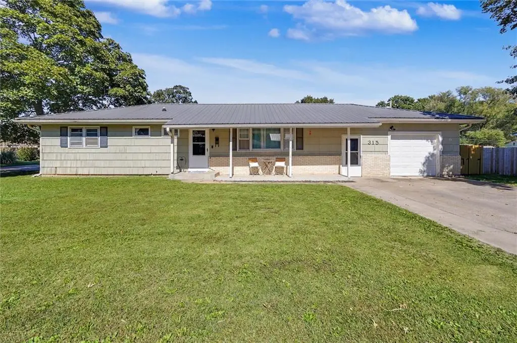 315 E Monroe Avenue, Garnett, KS 66032 - #1