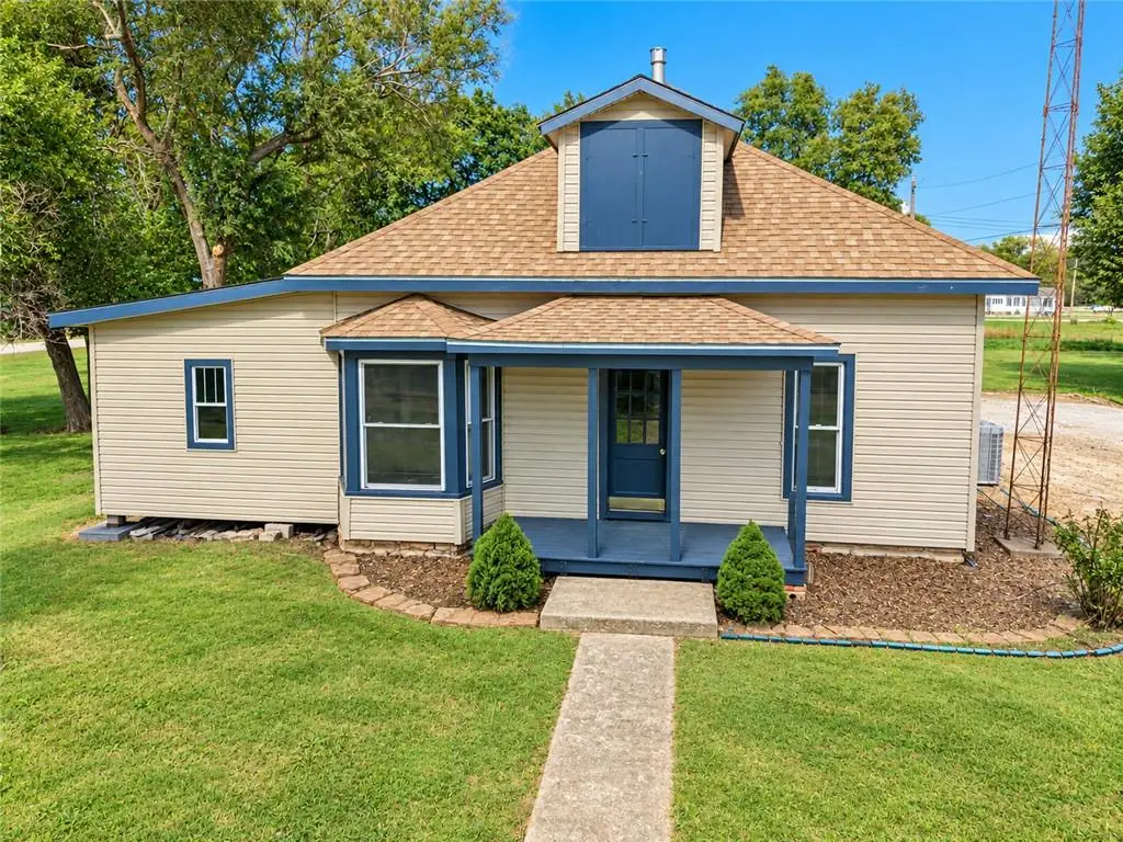 3735 Loretta Trail, Beloit, KS 67420 - #1