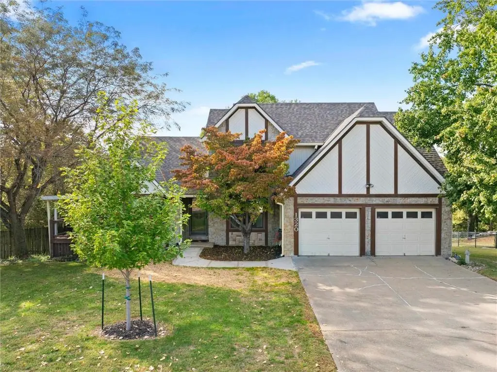 1320 S 105th Street, Edwardsville, KS 66111 - #1