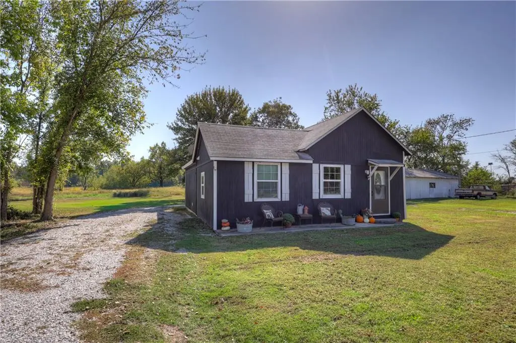 907 12th Street, Baxter Springs, KS 66713 - #1