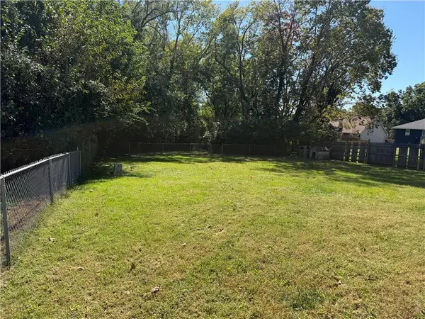 8909 E 87th Street, Raytown, MO 64138