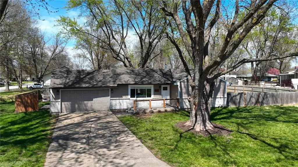 1604 Ridgeway Dr Drive, Greenwood, MO 64034 - #1