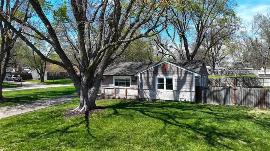 1604 Ridgeway Dr Drive, Greenwood, MO 64034 - #3