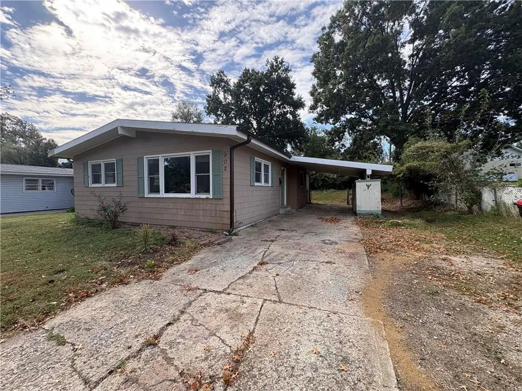 902 Broad Street, Warrensburg, MO 64093 - #1