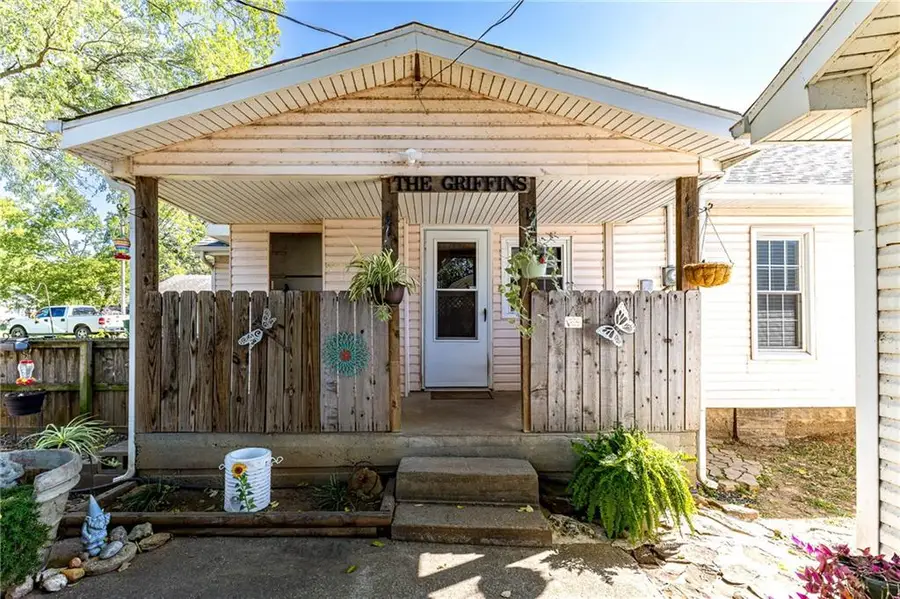402 E 4th Street, Baxter Springs, KS 66713 - #2