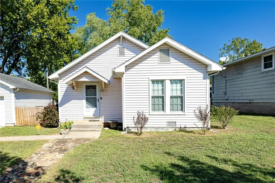 402 E 4th Street, Baxter Springs, KS 66713 - #3