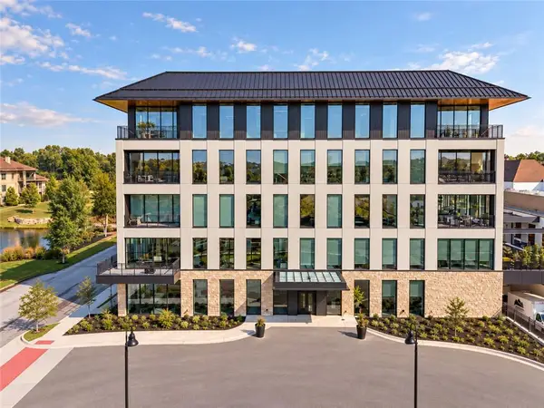 4951 W 134th Street #204, Leawood, KS 66209