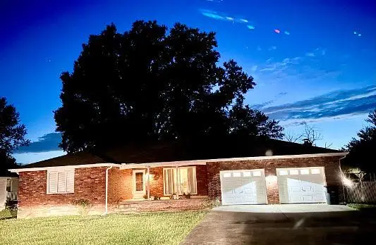 1201 N Lynn Street, Nevada, MO 64772 - #2