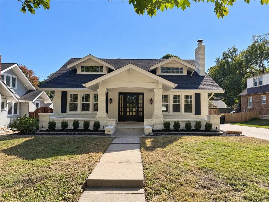 7 E 66th Street, Kansas City, MO 64113 - #1