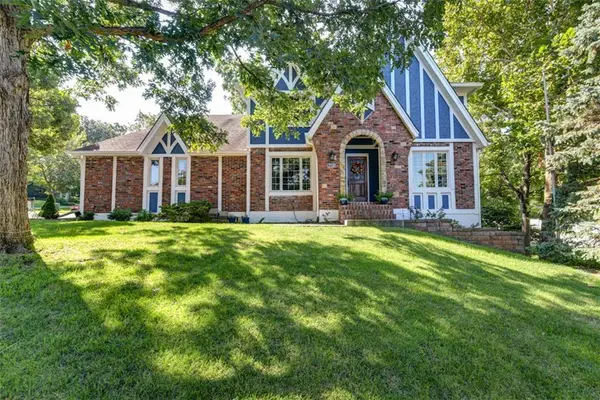 719 White Oak Lane, Gladstone, MO 64116
