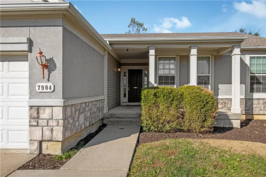 7904 N Poplar Court, Kansas City, MO 64119 - #2