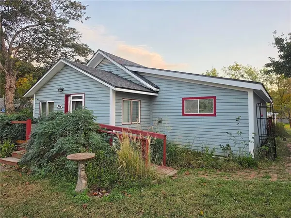 314 W 13th Avenue, Garnett, KS 66032