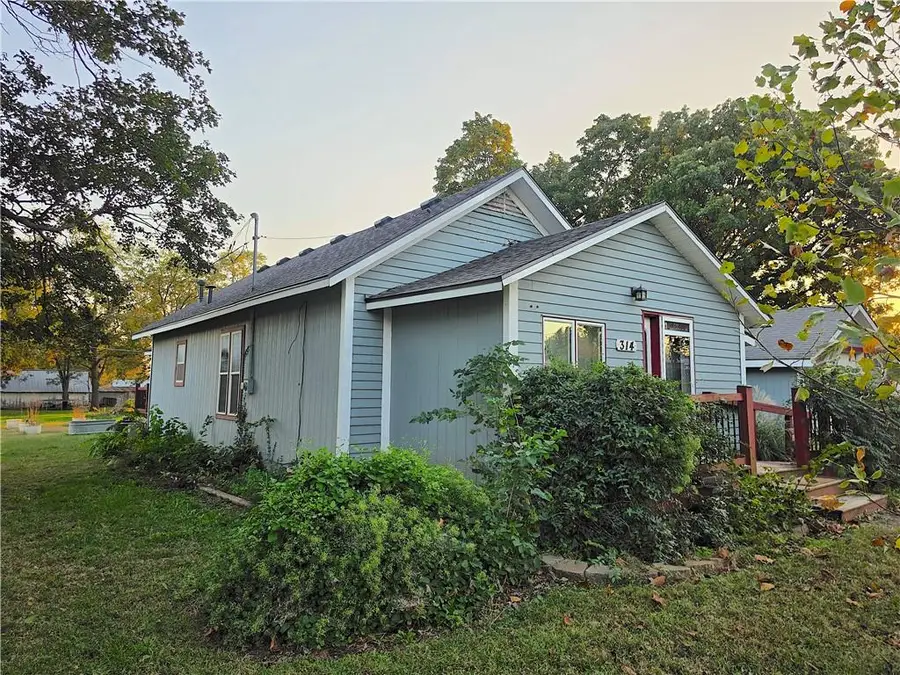 314 W 13th Avenue, Garnett, KS 66032 - #2