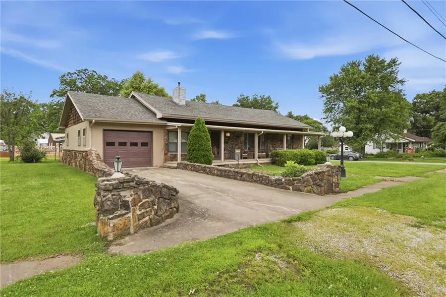 321 E Chestnut Street, Rich Hill, MO 64779 - #3