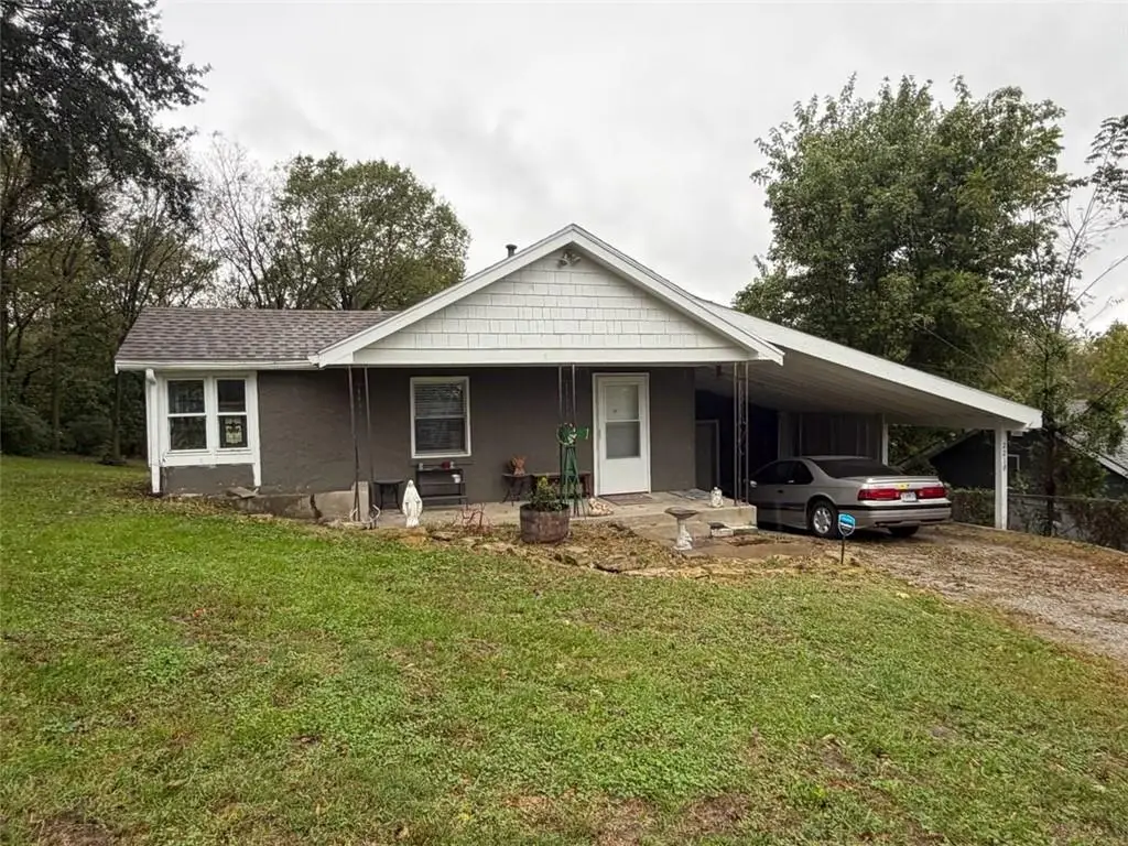2218 S Glenwood Avenue, Independence, MO 64052 - #1