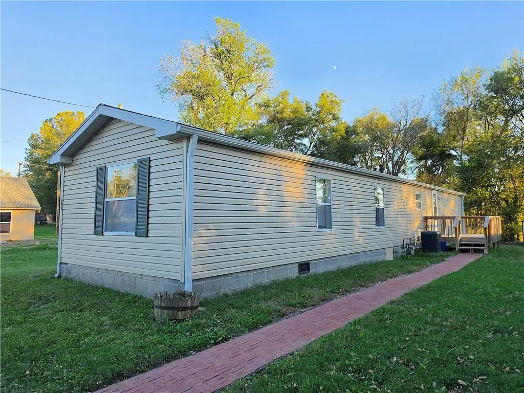 141 E Pacific Avenue, Osawatomie, KS 66064 - #1