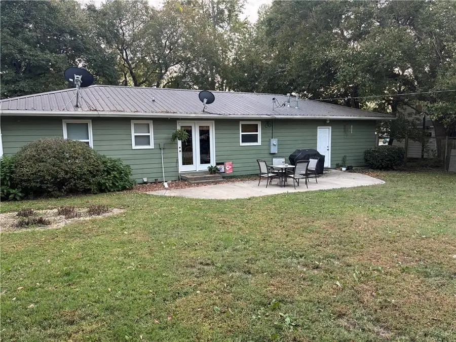611 E 4th Avenue, Garnett, KS 66032 - #2