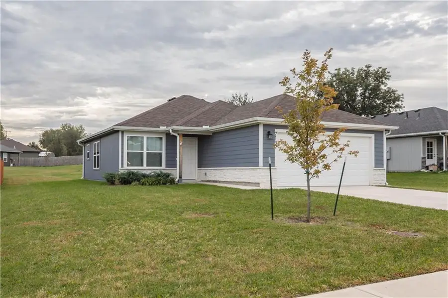 713 Hidden Meadows Drive, Paola, KS 66071 - #2