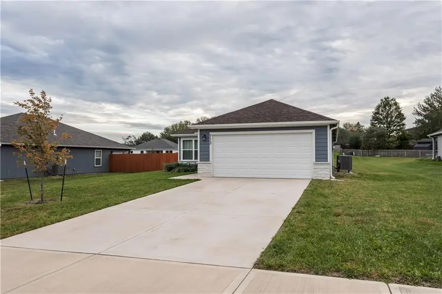 713 Hidden Meadows Drive, Paola, KS 66071 - #3