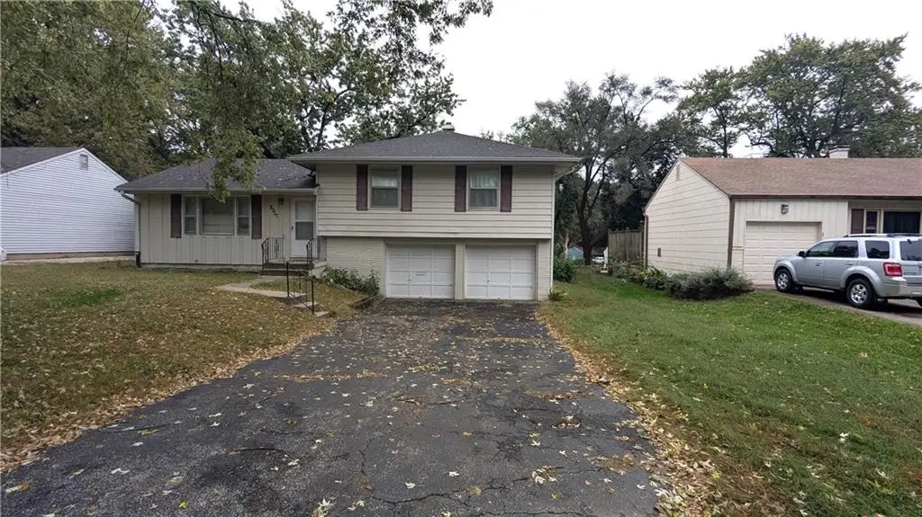 8507 Spring Valley Road, Raytown, MO 64138 - #1