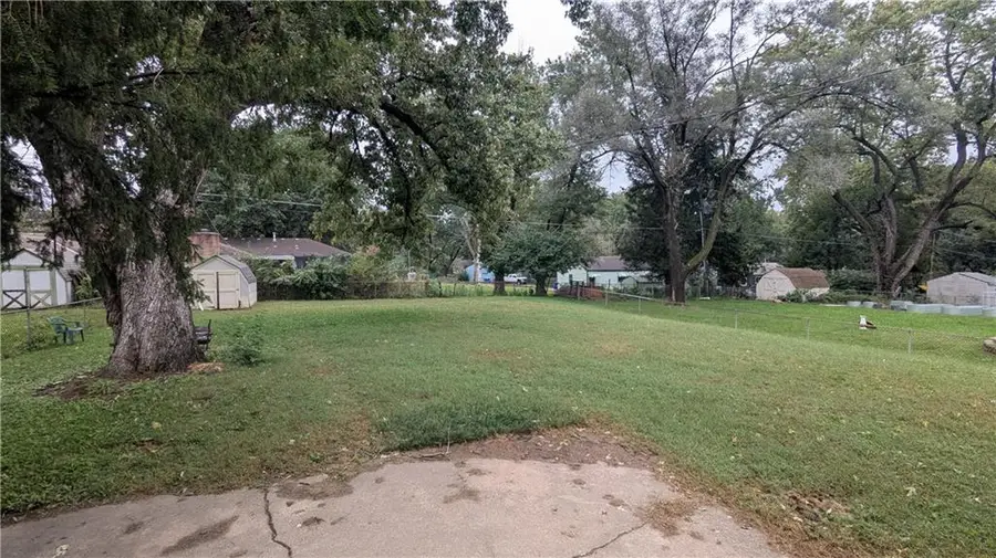 8507 Spring Valley Road, Raytown, MO 64138 - #3
