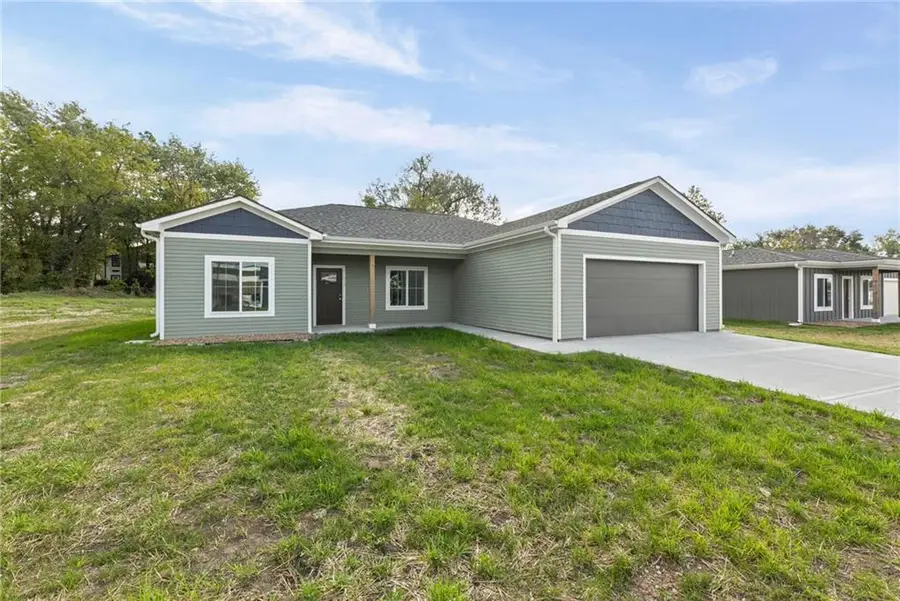 915 5th Street Terrace, Osawatomie, KS 66064 - #3