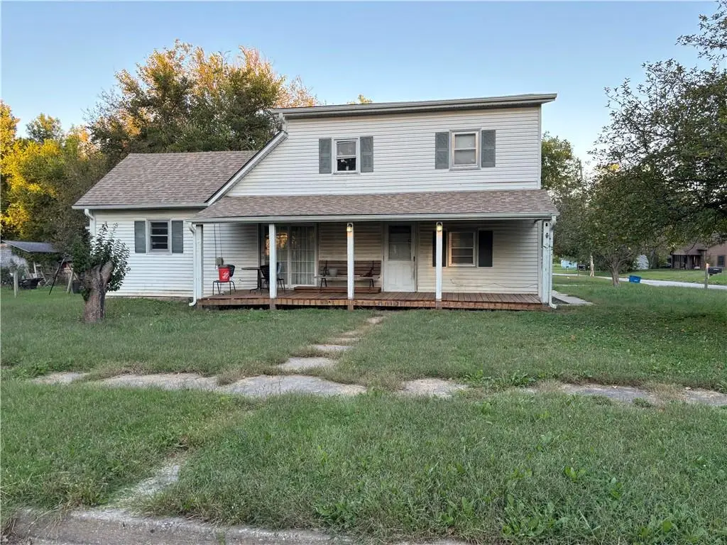 320 Martin Avenue, Osawatomie, KS 66064 - #1