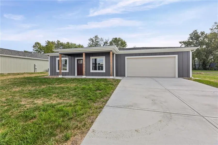 919 5th Street Terrace, Osawatomie, KS 66064 - #2