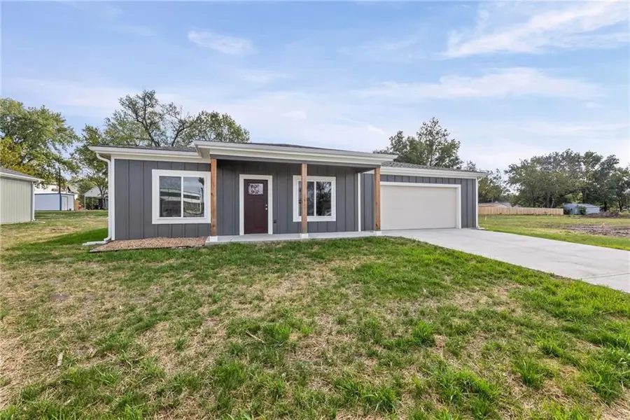 919 5th Street Terrace, Osawatomie, KS 66064 - #3