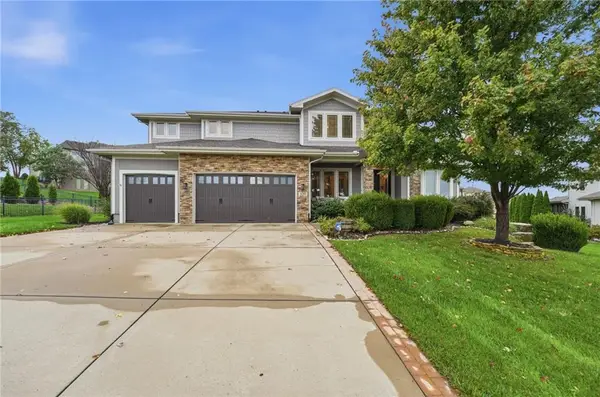 320 NW Thoreau Circle, Lee's Summit, MO 64081