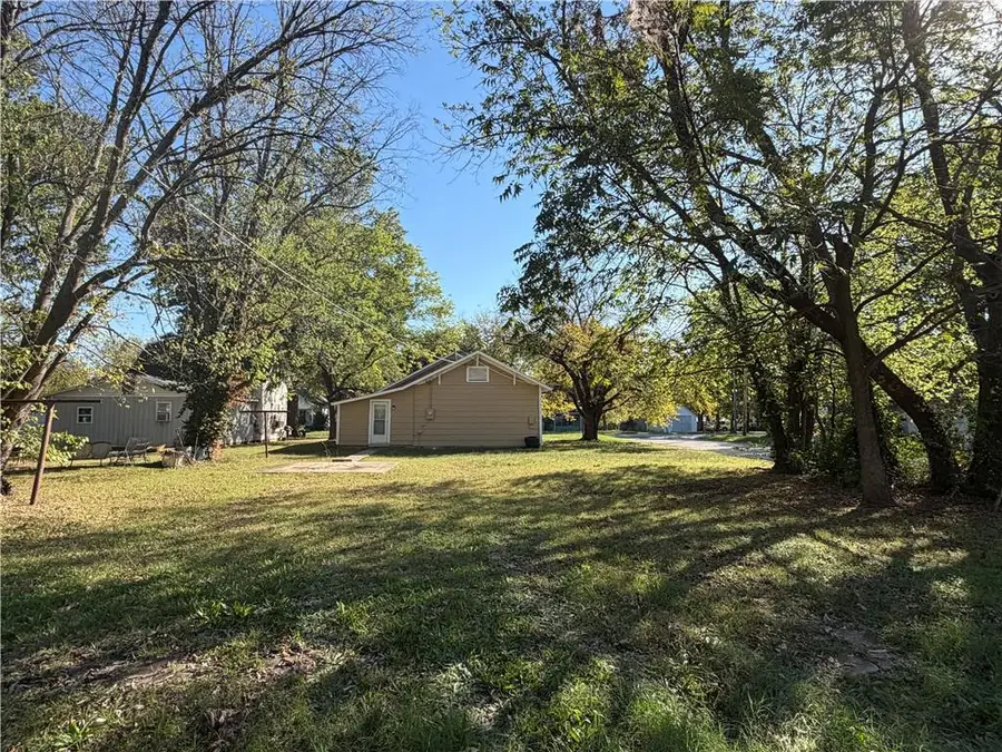 301 E 6th Street, Caney, KS 67333 - #2