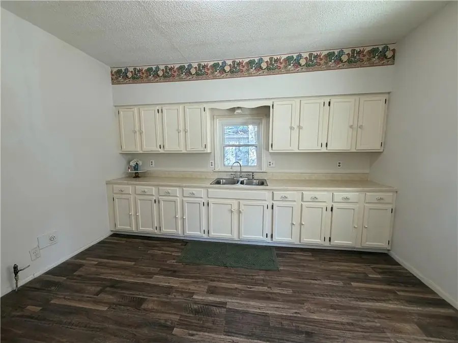301 E 6th Street, Caney, KS 67333 - #3