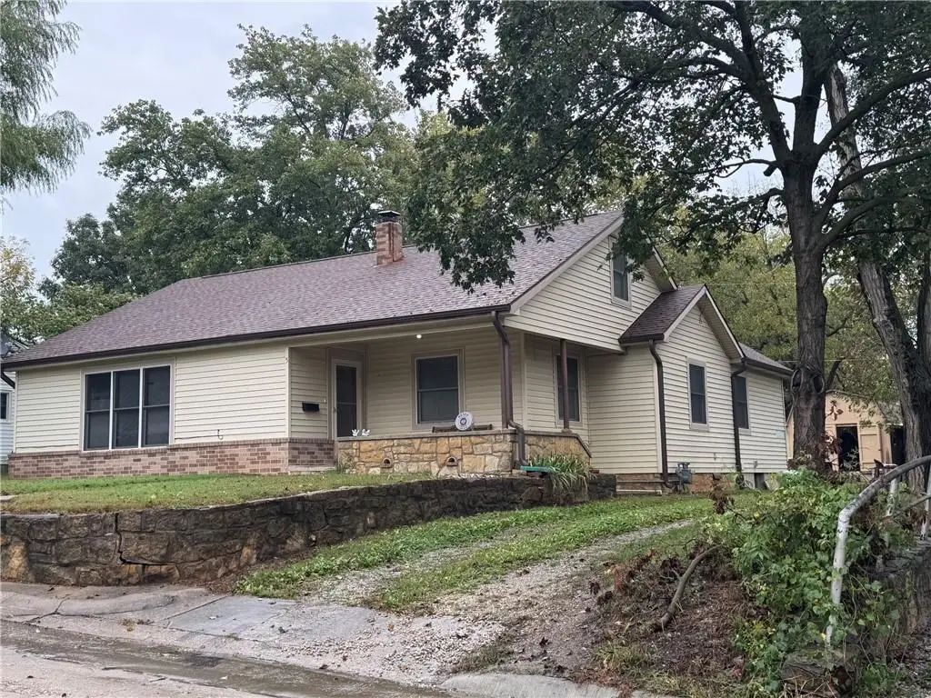 5 N Brayman Street, Paola, KS 66071 - #1