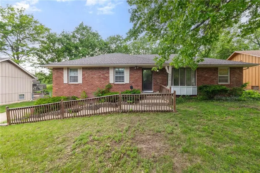 6820 Wildwood Drive, Raytown, MO 64133 - #2
