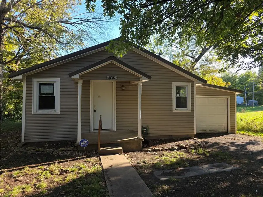 342 E 6th Avenue, Garnett, KS 66032 - #2