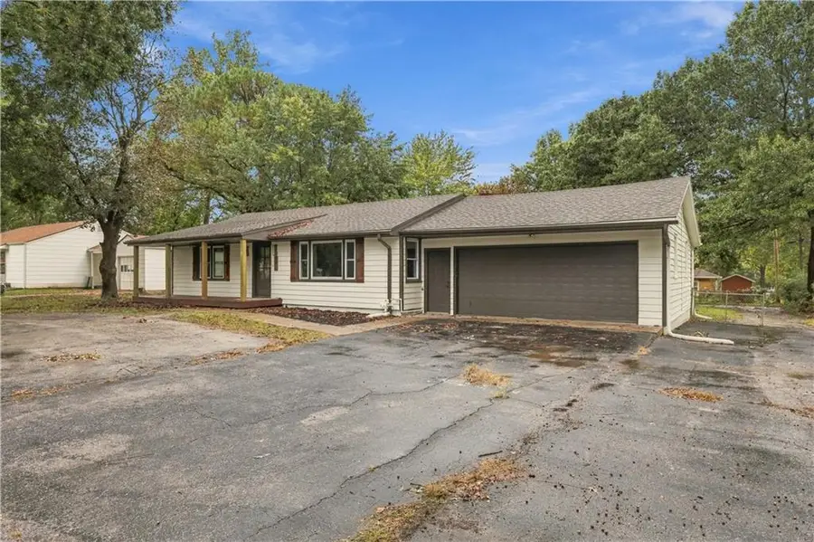 702 SW Locust Street, Oak Grove, MO 64075 - #2