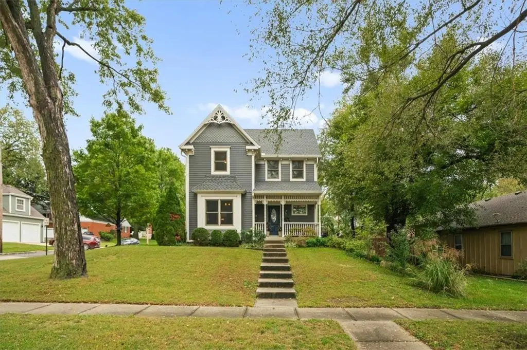 409 E Shawnee Street, Paola, KS 66071 - #1