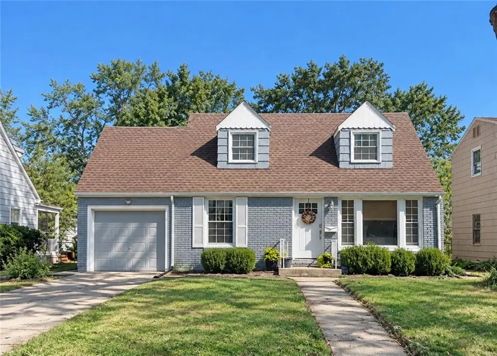 7643 Walnut Street, Kansas City, MO 64114 - #1