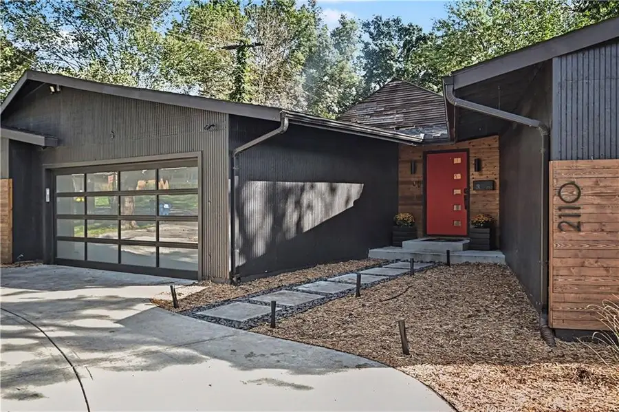 2110 W 71st Terrace, Prairie Village, KS 66208 - #2