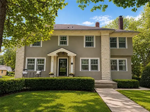 6039 Oak Street, Kansas City, MO 64113