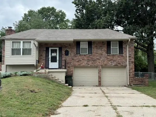 601 NW Buckingham Place, Blue Springs, MO 64115 - #1