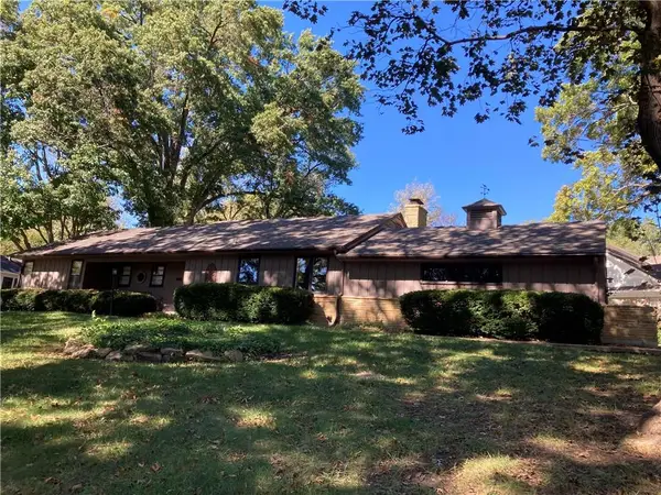 8930 Sagamore Road, Leawood, KS 66206