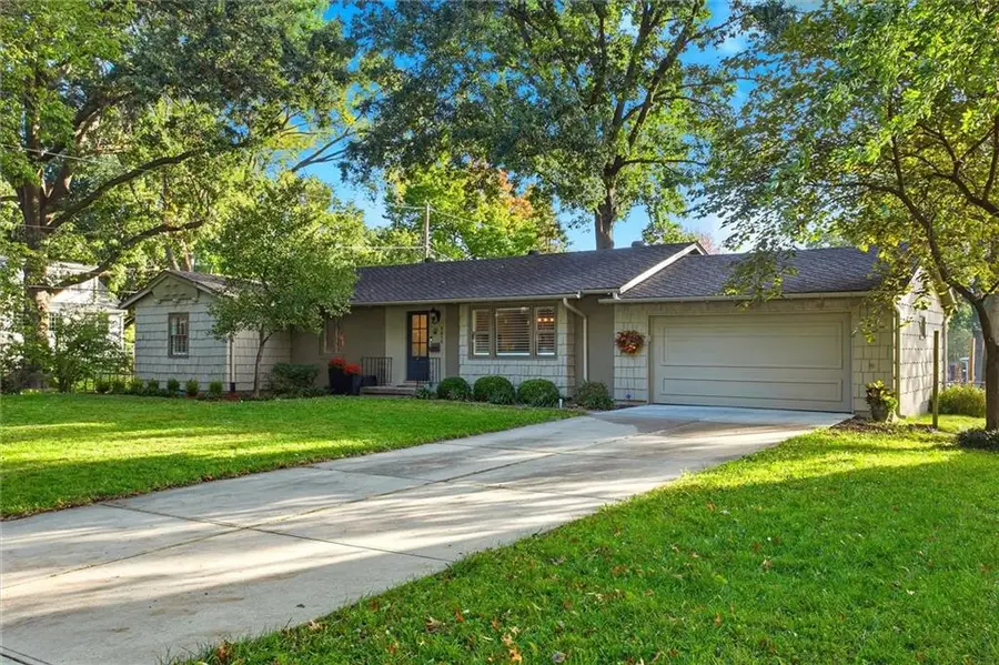 9815 Howe Drive, Overland Park, KS 66206 - #2