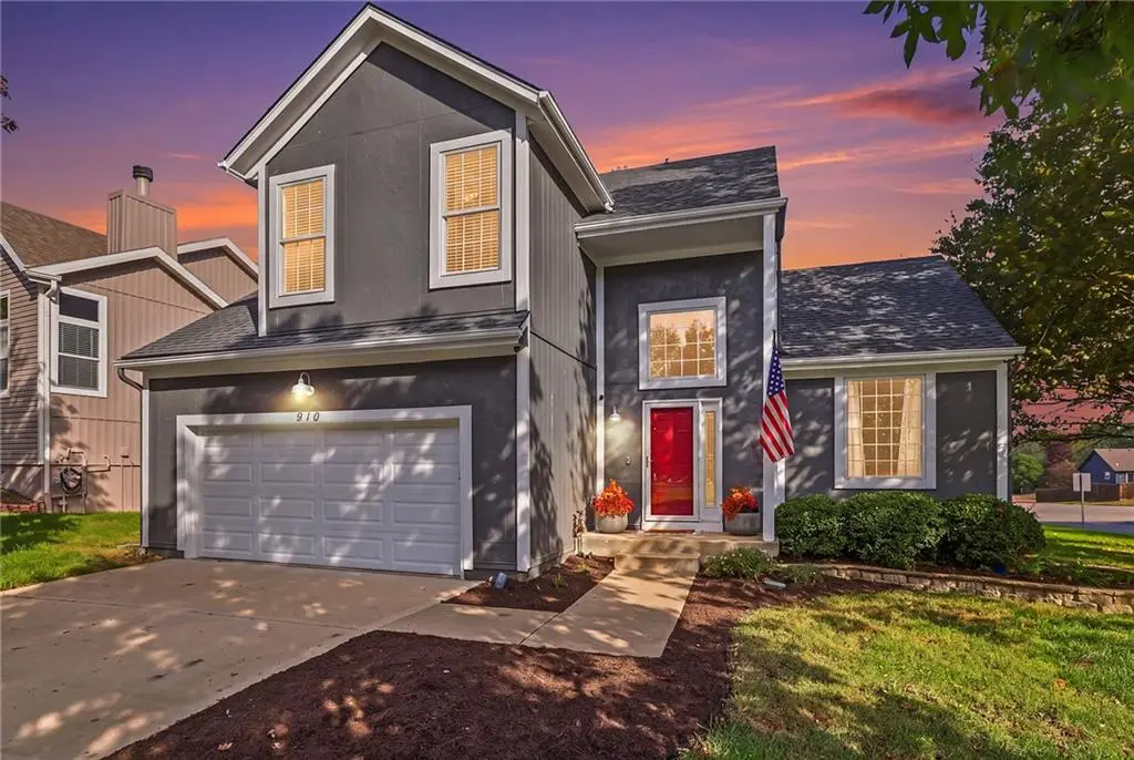 910 W Elizabeth Street, Olathe, KS 66061 - #1