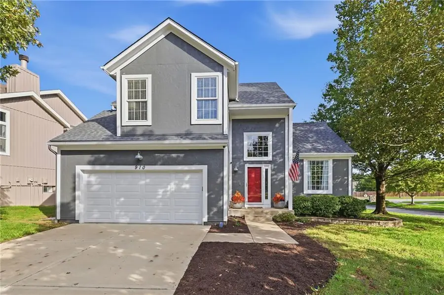 910 W Elizabeth Street, Olathe, KS 66061 - #2