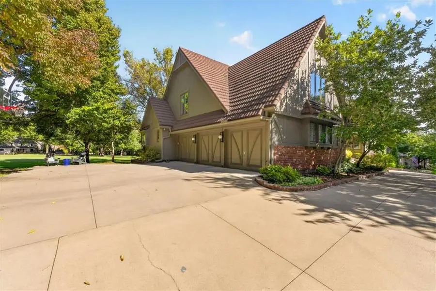 12711 Sagamore Road, Leawood, KS 66209 - #3