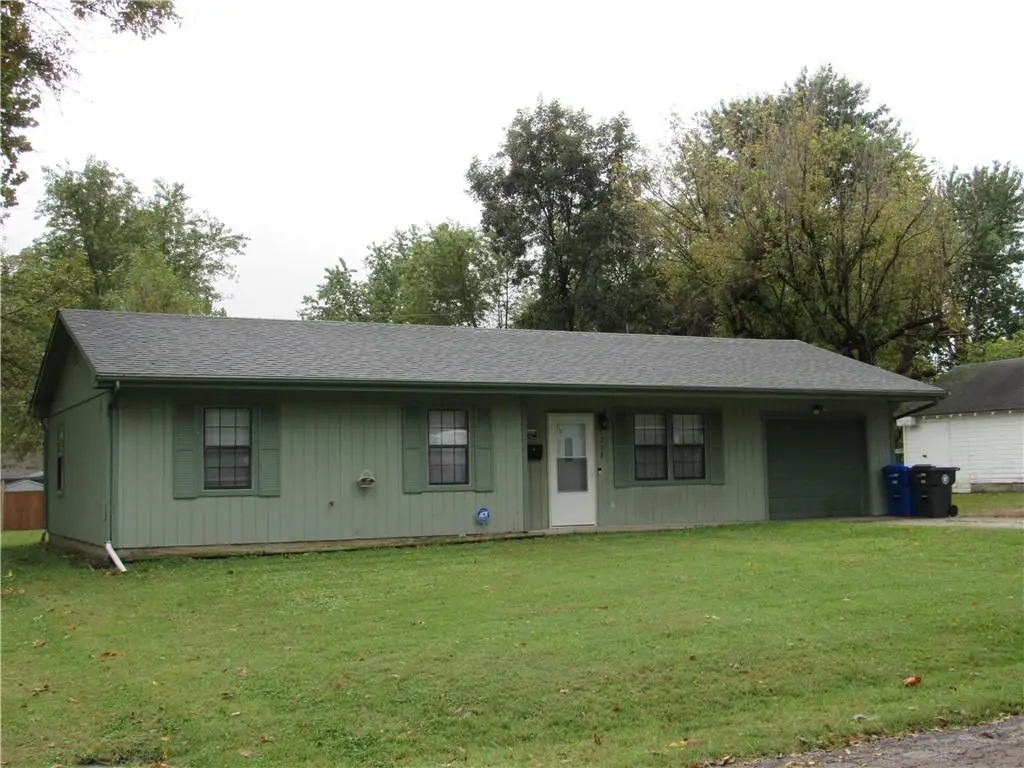 1208 E 19th Street, Sedalia, MO 65301 - #1